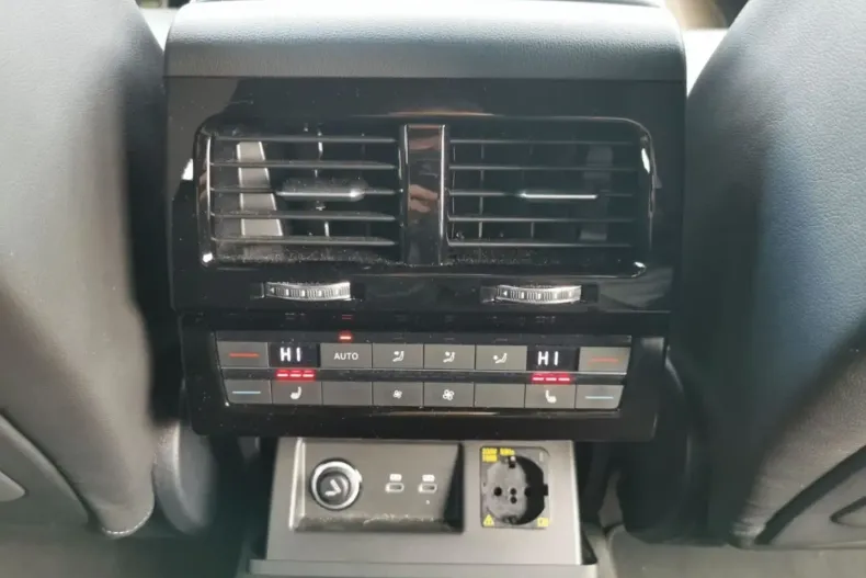 Volkswagen Touareg din 2021 cu 55.000 km - oferta VOL159607 - foto 32