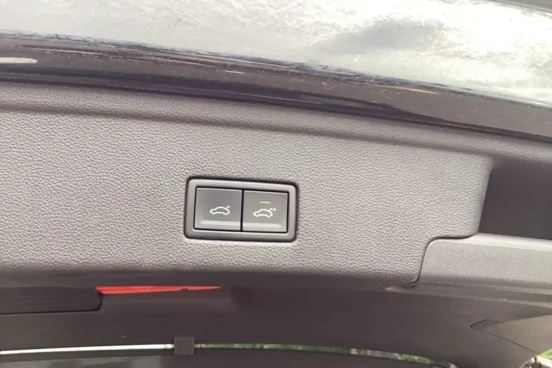 Volkswagen Touareg din 2023 cu 51.810 km - oferta VOL159609 - foto 17