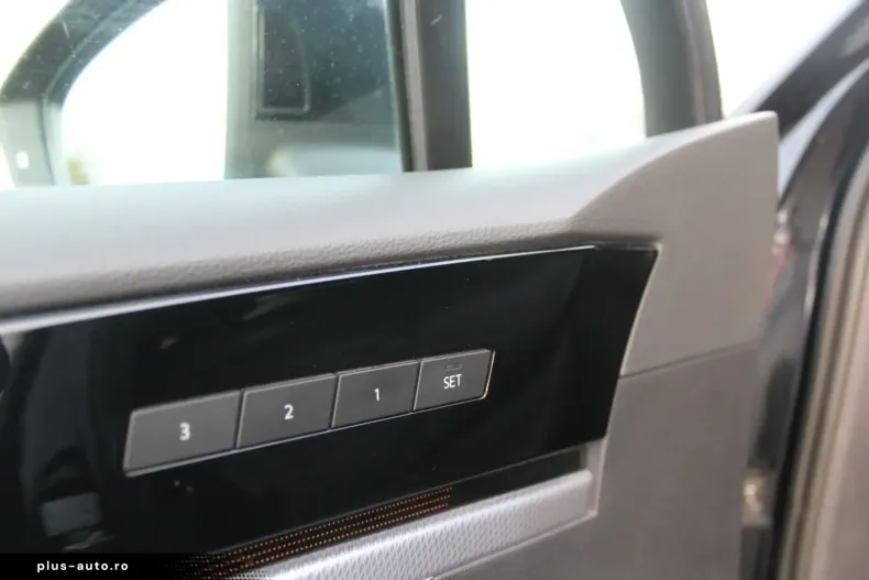 Volkswagen Touareg din 2021 cu 75.800 km - oferta VOL159610 - foto 19