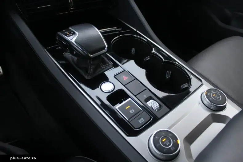 Volkswagen Touareg din 2021 cu 75.800 km - oferta VOL159610 - foto 28