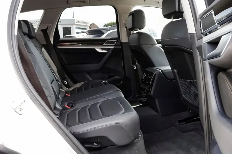 Volkswagen Touareg din 2022 cu 60.333 km - oferta VOL159611 - foto 8