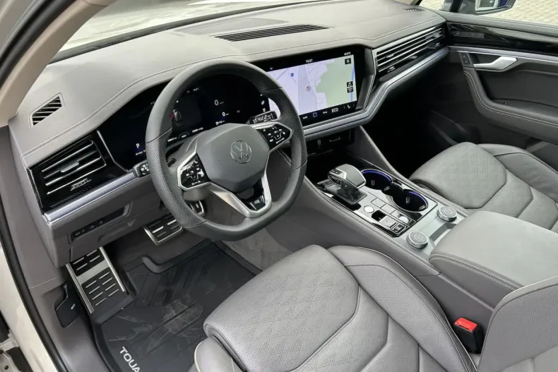 Volkswagen Touareg din 2023 cu 38.555 km - oferta VOL159614 - foto 10