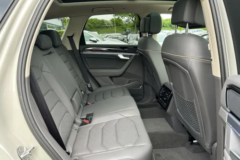 Volkswagen Touareg din 2023 cu 38.555 km - oferta VOL159614 - foto 12