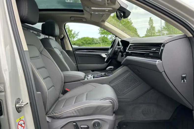 Volkswagen Touareg din 2023 cu 38.555 km - oferta VOL159614 - foto 25