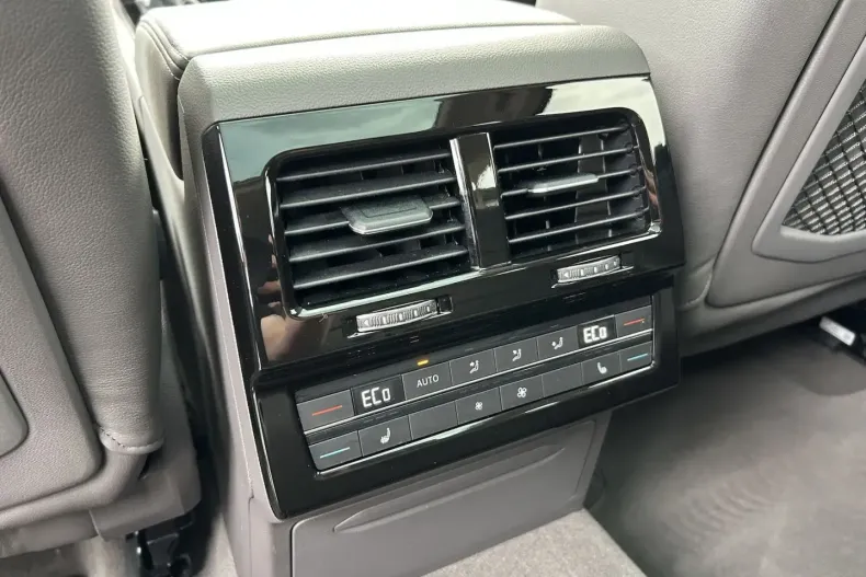 Volkswagen Touareg din 2023 cu 38.555 km - oferta VOL159614 - foto 29