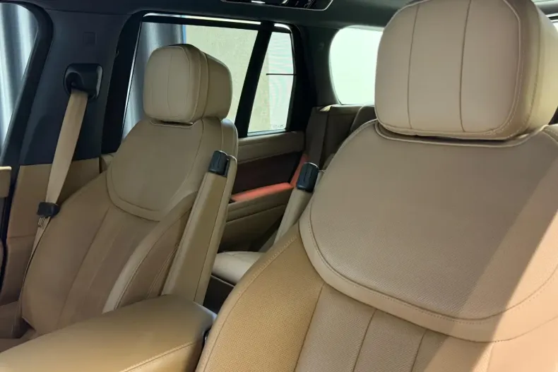 Land Rover Range Rover din 2023 cu 26.000 km - oferta LAN159644 - foto 31