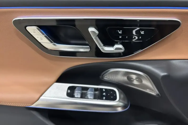 Mercedes-Benz E 200 din 2025 cu 10.052 km - oferta MER159648 - foto 13