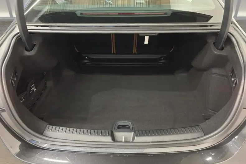 Mercedes-Benz E 200 din 2025 cu 10.052 km - oferta MER159648 - foto 17