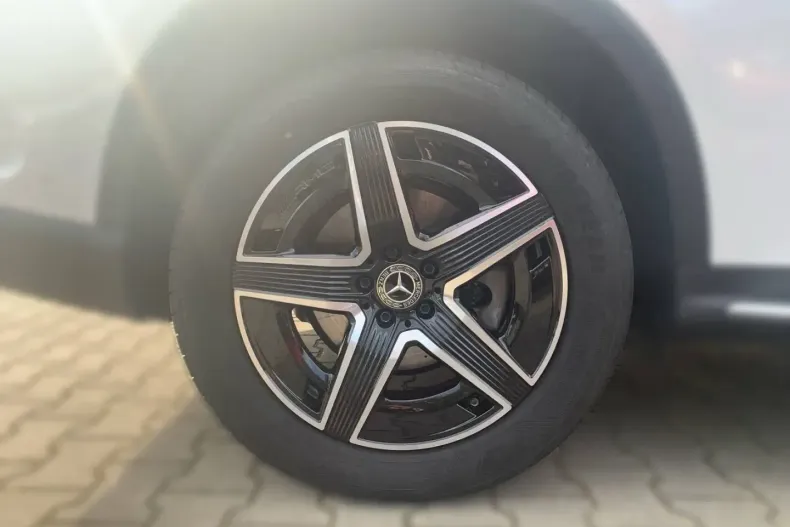 Mercedes-Benz GLC 220 din 2024 cu 17.440 km - oferta MER159655 - foto 5