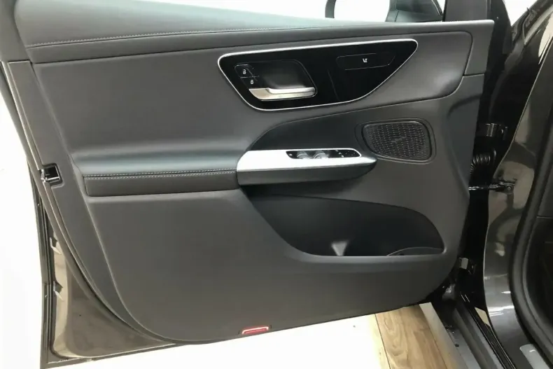 Mercedes-Benz GLC 220 din 2023 cu 46.980 km - oferta MER159679 - foto 17