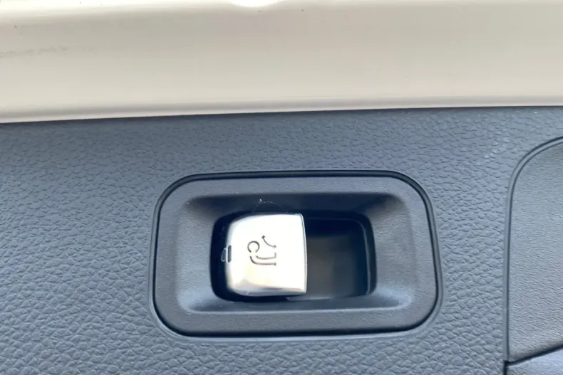 Mercedes-Benz GLC 300 din 2022 cu 67.197 km - oferta MER159685 - foto 21