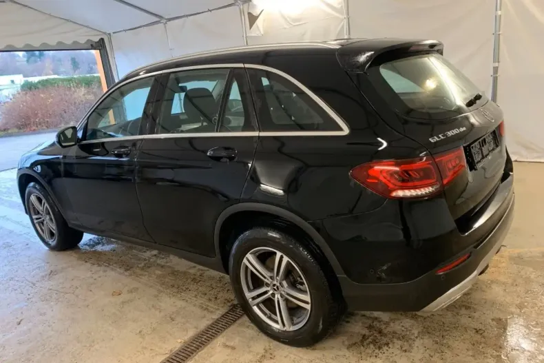 Mercedes-Benz GLC 300 din 2022 cu 61.000 km - oferta MER159692 - foto 3