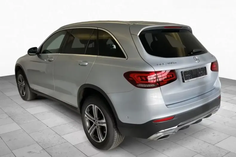 Mercedes-Benz GLC 300 din 2022 cu 59.830 km - oferta MER159703 - foto 4
