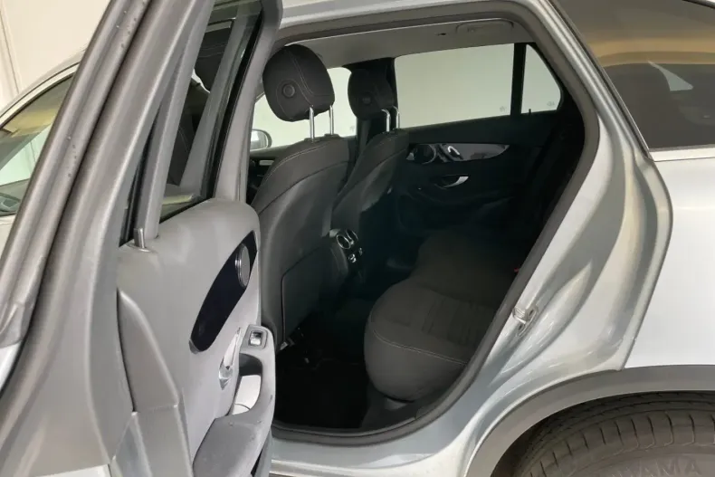 Mercedes-Benz GLC 300 din 2022 cu 59.830 km - oferta MER159703 - foto 7