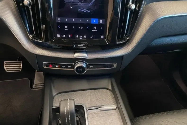 Volvo XC60 din 2021 cu 71.679 km - oferta VOL159728 - foto 14