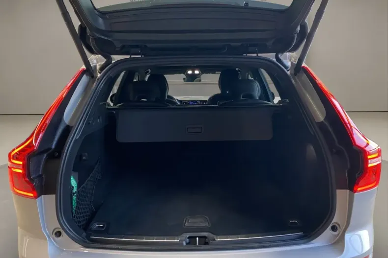 Volvo XC60 din 2021 cu 71.679 km - oferta VOL159728 - foto 17