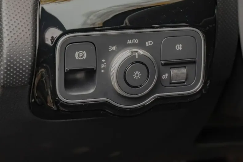 Mercedes-Benz A 220 din 2024 cu 14.023 km - oferta MER159730 - foto 12