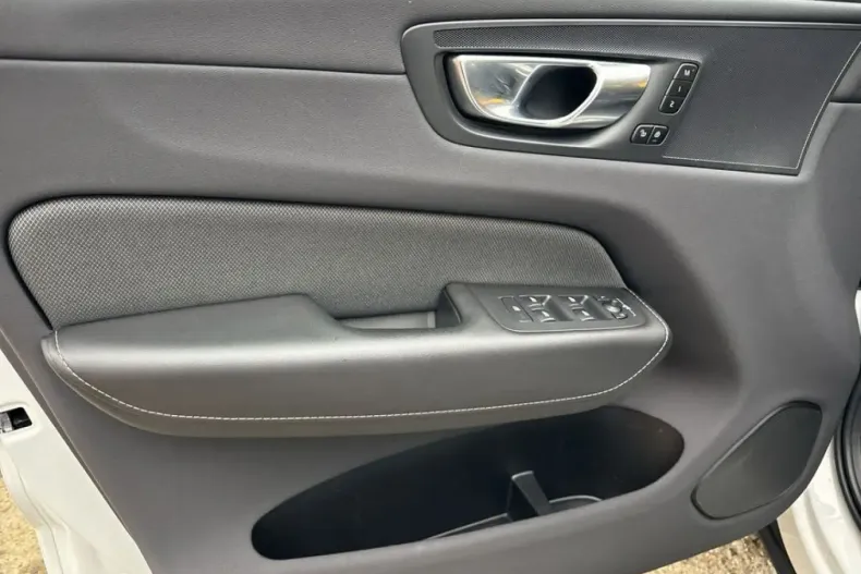 Volvo XC60 din 2022 cu 52.579 km - oferta VOL159736 - foto 13