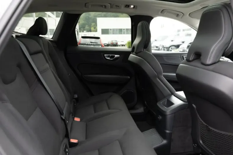 Volvo XC60 din 2021 cu 46.190 km - oferta VOL159739 - foto 6