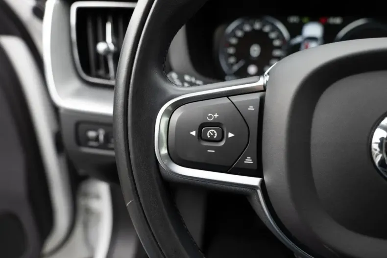 Volvo XC60 din 2021 cu 46.190 km - oferta VOL159739 - foto 22