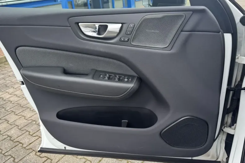 Volvo XC60 din 2021 cu 77.150 km - oferta VOL159740 - foto 24