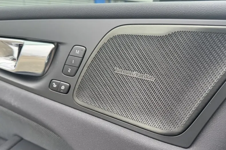 Volvo XC60 din 2021 cu 77.150 km - oferta VOL159740 - foto 25