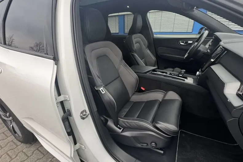 Volvo XC60 din 2021 cu 77.150 km - oferta VOL159740 - foto 27