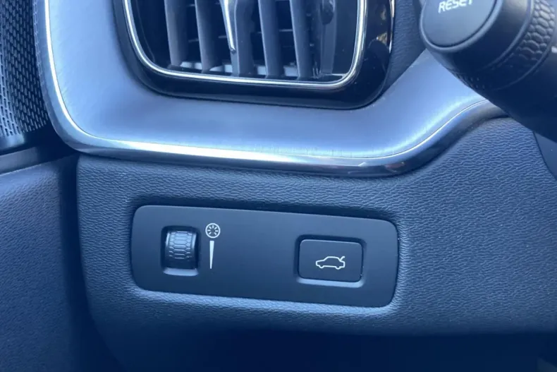 Volvo XC60 din 2021 cu 98.016 km - oferta VOL159742 - foto 24