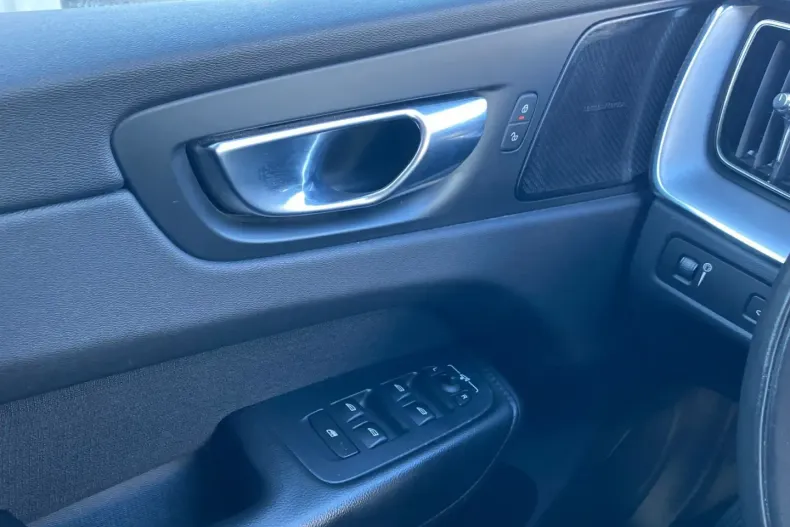 Volvo XC60 din 2021 cu 98.016 km - oferta VOL159742 - foto 25