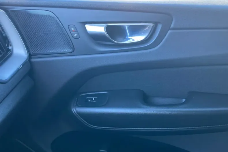 Volvo XC60 din 2021 cu 98.016 km - oferta VOL159742 - foto 26