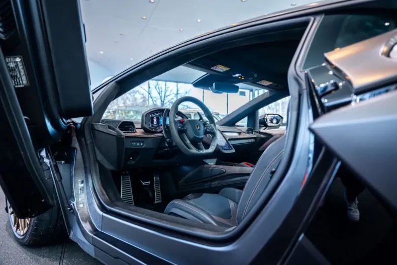 Lamborghini Revuelto din 2024 cu 5.326 km - oferta LAM159759 - foto 17