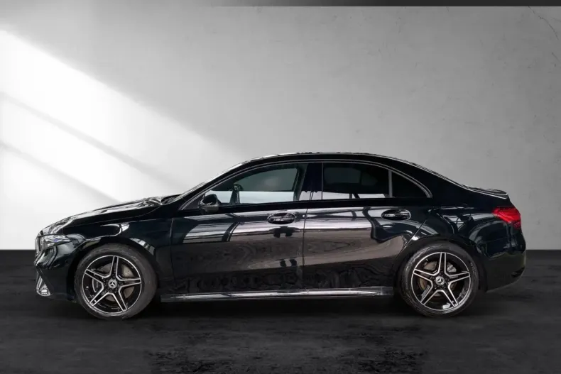 Mercedes-Benz A 220 din 2023 cu 4.890 km - oferta MER159775 - foto 2