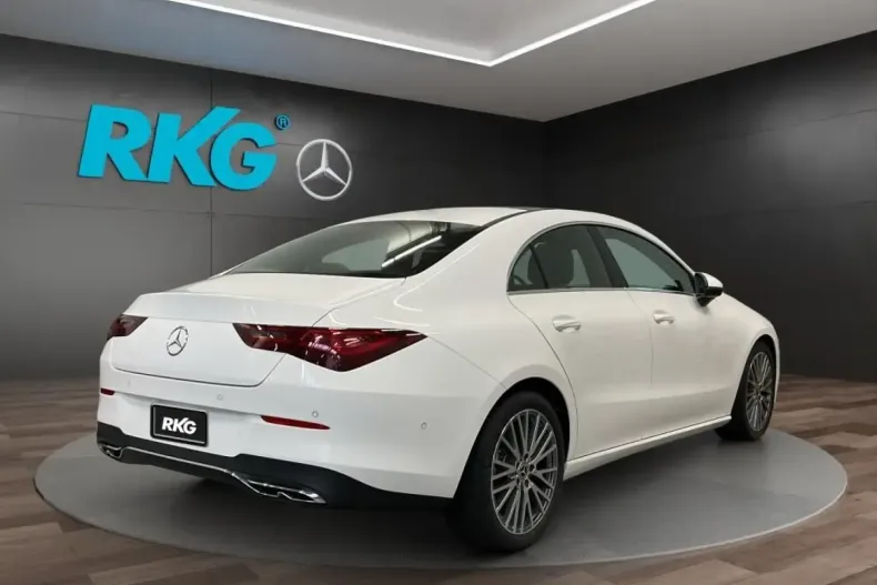 Mercedes-Benz CLA 180 din 2024 cu 13.489 km - oferta MER159781 - foto 3