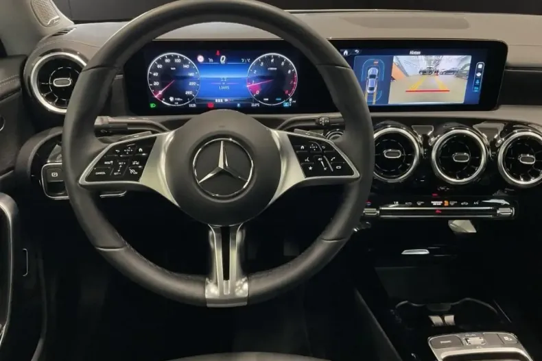 Mercedes-Benz CLA 180 din 2024 cu 13.489 km - oferta MER159781 - foto 8