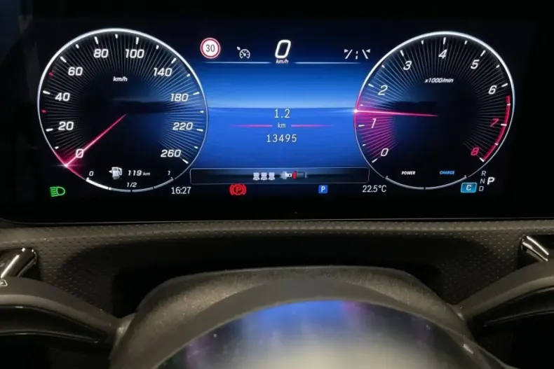 Mercedes-Benz CLA 180 din 2024 cu 13.489 km - oferta MER159781 - foto 14