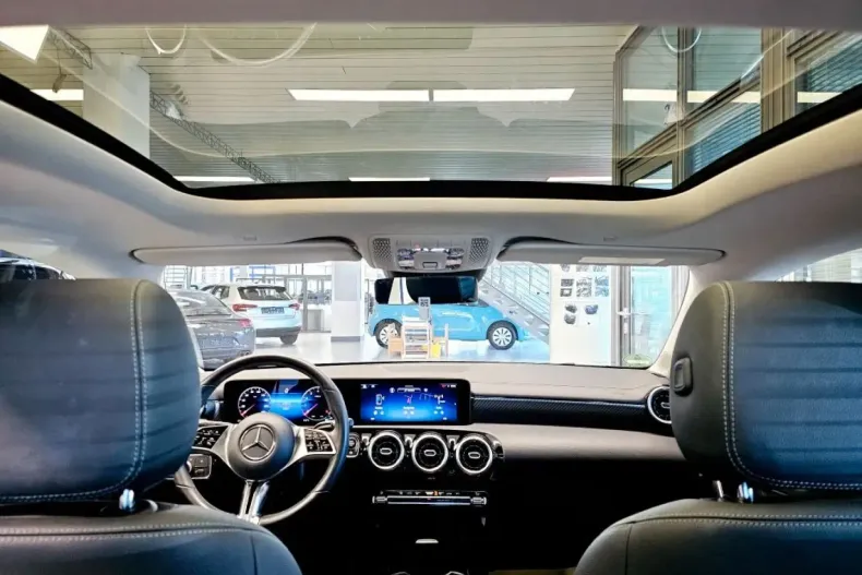 Mercedes-Benz CLA 180 din 2024 cu 29.875 km - oferta MER159793 - foto 5