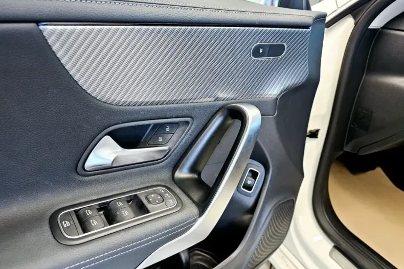 Mercedes-Benz CLA 180 din 2024 cu 29.875 km - oferta MER159793 - foto 16