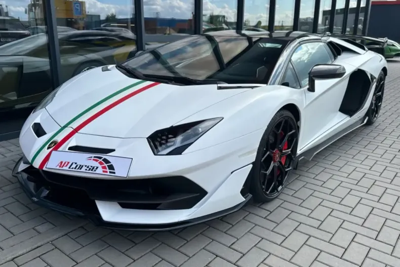 Lamborghini Aventador din 2021 cu 4.837 km - oferta LAM159830 - foto 1