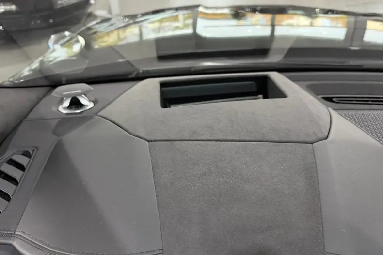 Lamborghini Urus din 2025 cu 12.000 km - oferta LAM159847 - foto 19