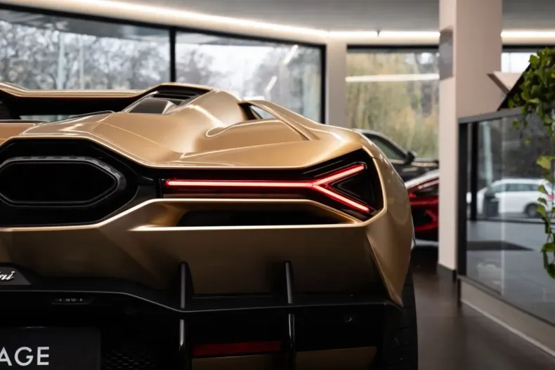 Lamborghini Revuelto din 2024 cu 5.500 km - oferta LAM159853 - foto 6