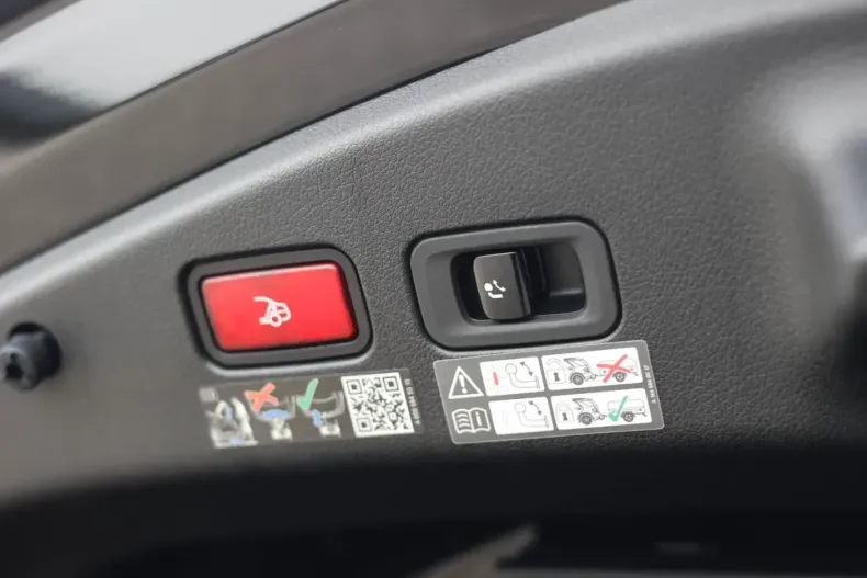 Mercedes-Benz CLE 300 din 2024 cu 5.510 km - oferta MER159864 - foto 22