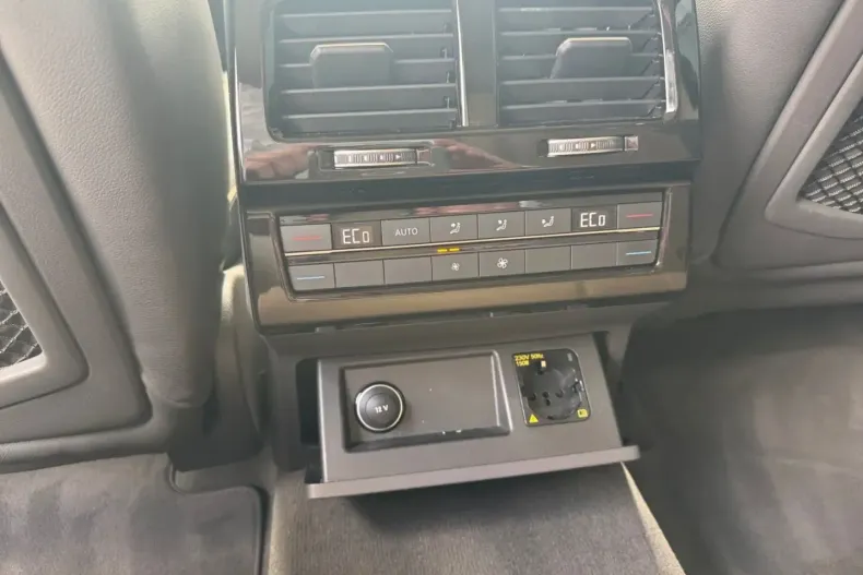 Volkswagen Touareg din 2024 cu 27.852 km - oferta VOL159902 - foto 15