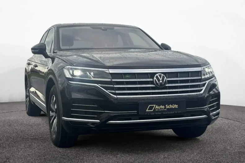 Volkswagen Touareg din 2022 cu 58.356 km - oferta VOL159903 - foto 1