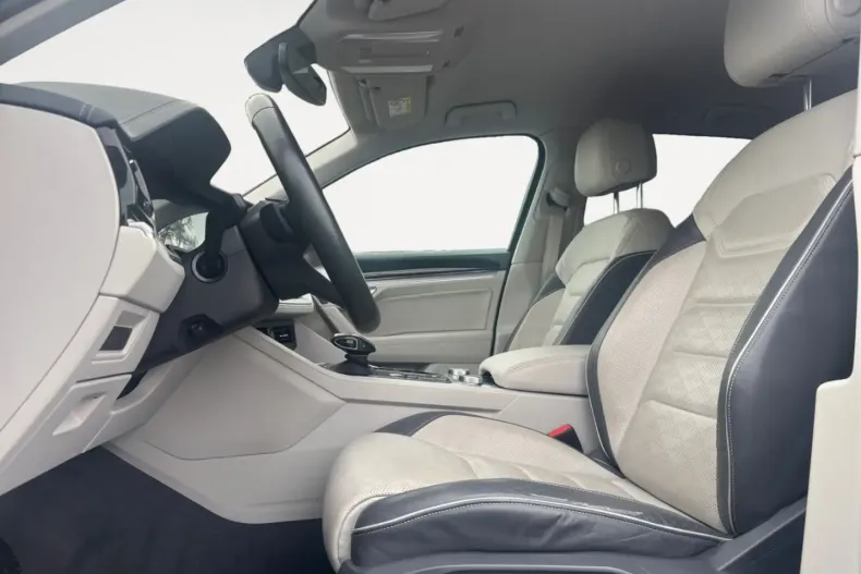 Volkswagen Touareg din 2022 cu 58.356 km - oferta VOL159903 - foto 9