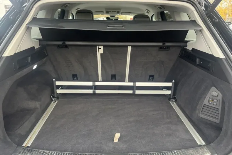 Volkswagen Touareg din 2022 cu 58.356 km - oferta VOL159903 - foto 15