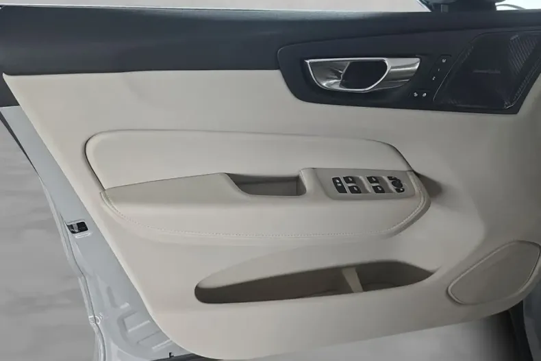 Volvo XC60 din 2024 cu 16.838 km - oferta VOL159909 - foto 14