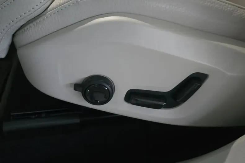 Volvo XC60 din 2024 cu 16.838 km - oferta VOL159909 - foto 19