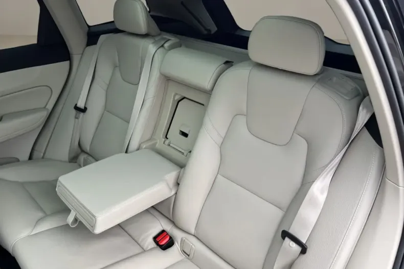 Volvo XC60 din 2022 cu 29.566 km - oferta VOL159910 - foto 10