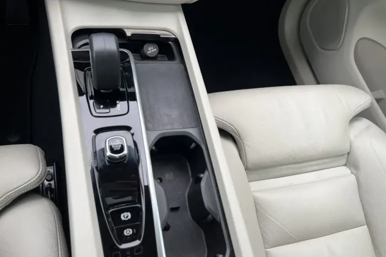 Volvo XC60 din 2022 cu 29.566 km - oferta VOL159910 - foto 17