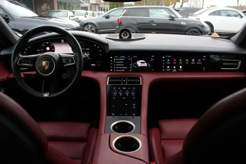 Porsche Taycan din 2022 cu 33.045 km - oferta POR159911 - foto 10